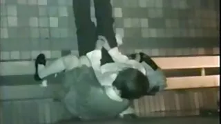 Após o filme pornô de mulher com cachorro treinamento, ele cutucou a namorada na buceta