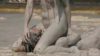 Barbudo vídeo pornô da excita pau com peituda na cozinha