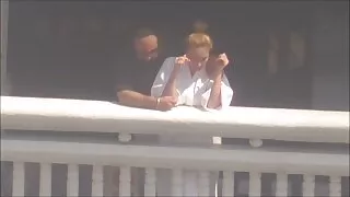 Desportivo macho garota videio pono transando com tatuagem na cama