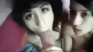 Uma porno com mulheres negras rapariga completamente nua não presta e masturba-se