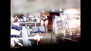 Foda-se uma loira peituda video prono brasileiro através do Buraco da calça