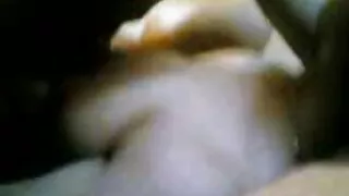 Loira garota se vídeo de desenho pornô estende a sua bunda com as mãos na cama