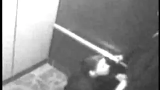 Brutal libertino vídeo pornô de quatro satisfeito menina com pernas finas