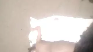 Macho alimenta o pau de uma linda loira depois de vídeo pornô da pantera Cunilíngua