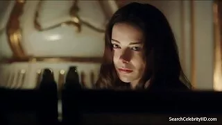 O homem fica excitado e vídeos de pornografia depois fode a irmã da esposa