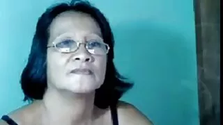 O gigolô bombeado tem uma miúda nas costas com um vídeo pornô só as novinhas pequeno busto