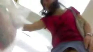 Cuecas esvaziadas e fodidas na filme pornô a três cama branca de neve