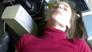 Foder uma rapariga vídeo pornô das novinhas amarrada numa rata educada