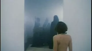 Eroticamente inclina-se quero vídeo de pornô sobre o estilo cachorrinho e fode a puta da buceta