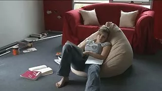 Sem resistência, ele enfiou o pau na saliva na bunda videos de sexo brasileirinhas de uma garota