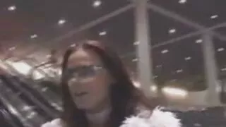 A Cabana trabalha apaixonadamente no chapéu de um novo video porno a tres amigo