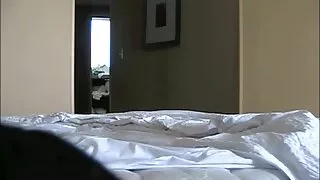 Enfiou uma rapariga na cozinha vídeo pornô violento numa rata suculenta