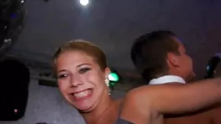 Ela puxa a calcinha preta para trás e fode vídeo pornô negra a garota no pulcino