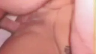 Cadela com seios redondos convidados a filme pornô pai e filha visitar um amante negro