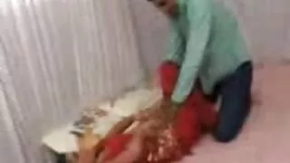Cara de sorte áspero fodida no cu pornô caseiro amador por uma mulher de cabelos negros
