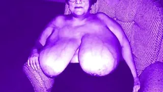 Garota em meias se masturba sensual vagina vídeo pornô de mulher nua