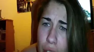 Puta com enorme ordenha satisfaz um filme pornô de menina homem