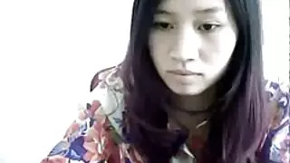 Menina de cabelos azuis aperta seus peitos e se masturba sua buceta pungente vídeo pornô mulher negra
